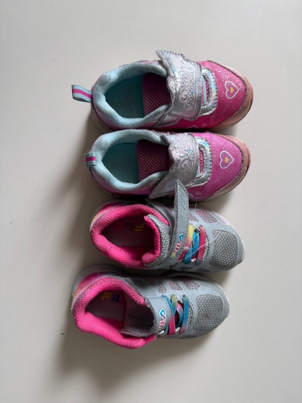 Girls Shoes. Size 6. Excellent Condition.